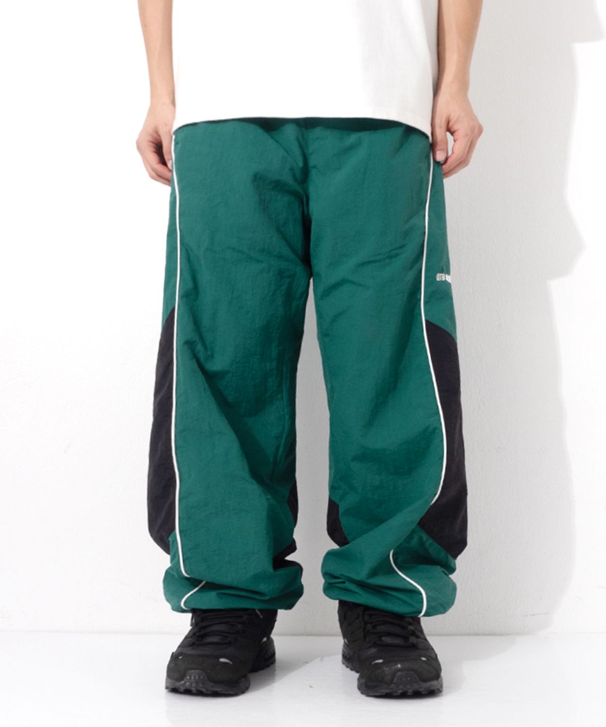 큐티에잇 가먼츠(QT8 GARMENTS) LB Track Pants (Green/Black)