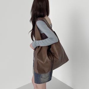 키아로 디 루나 레자 숄더백_러스티 오크