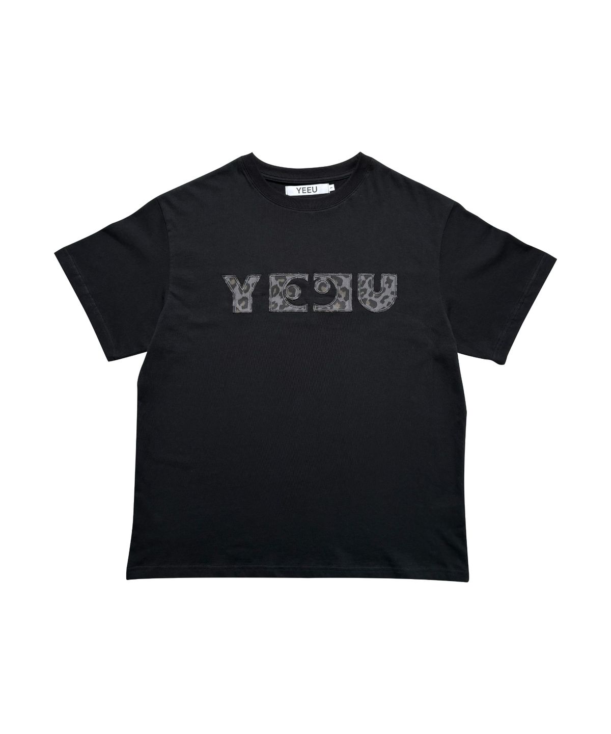 이유(YEEU) LEOPARD APPLIQUE T-SHIRT [BLACK]