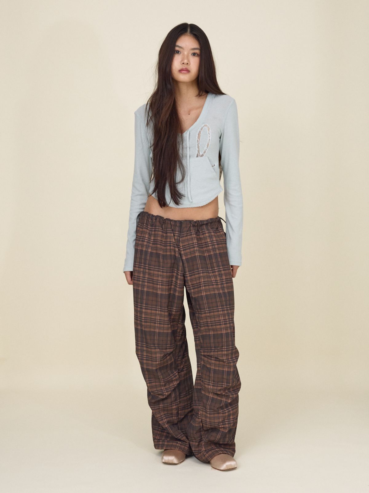 글로니(GLOWNY) CHECKMATE TRACK PANTS (BROWN)