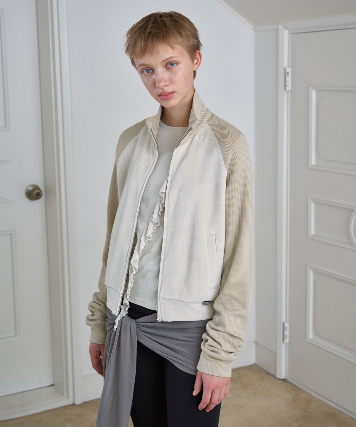 시메트릭 퍼센트(SYMMETRICPERCENT) Velour Track Jumper / Light Beige