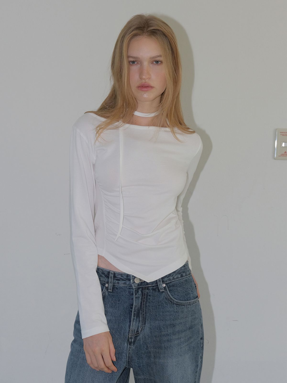 에트몽(ETMON) Boat-Neck Strap T-Shirt, White