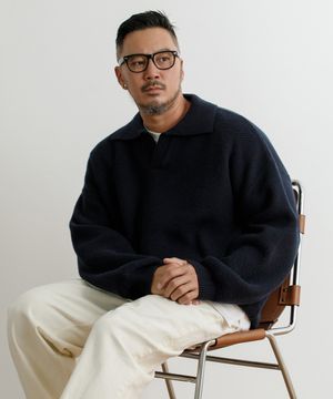 오픈 카라 오버핏 램스울 니트 네이비