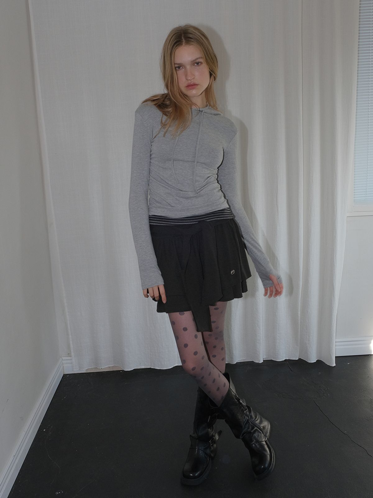 에트몽(ETMON) Knotted Frill Mini Skirt, Black