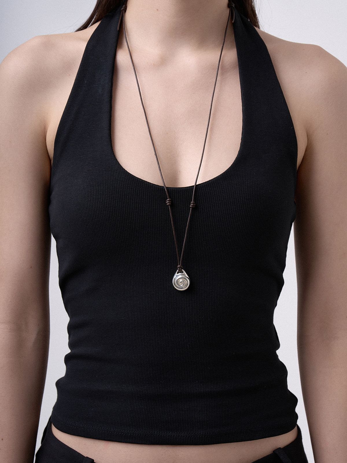 티에르노(TIERNO) N.024/SHELL LEATHER NECKLACE_BROWN
