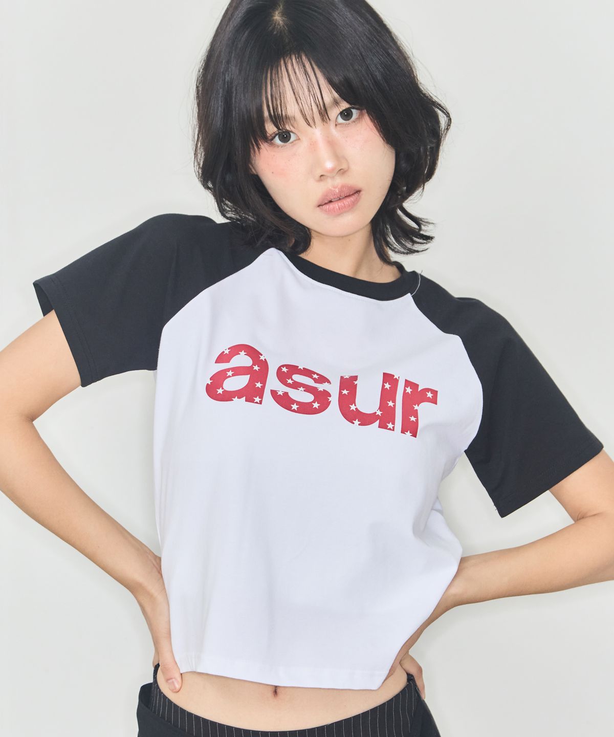 애즈유아(AS YOU ARE) 로고 래글런 티셔츠 화이트