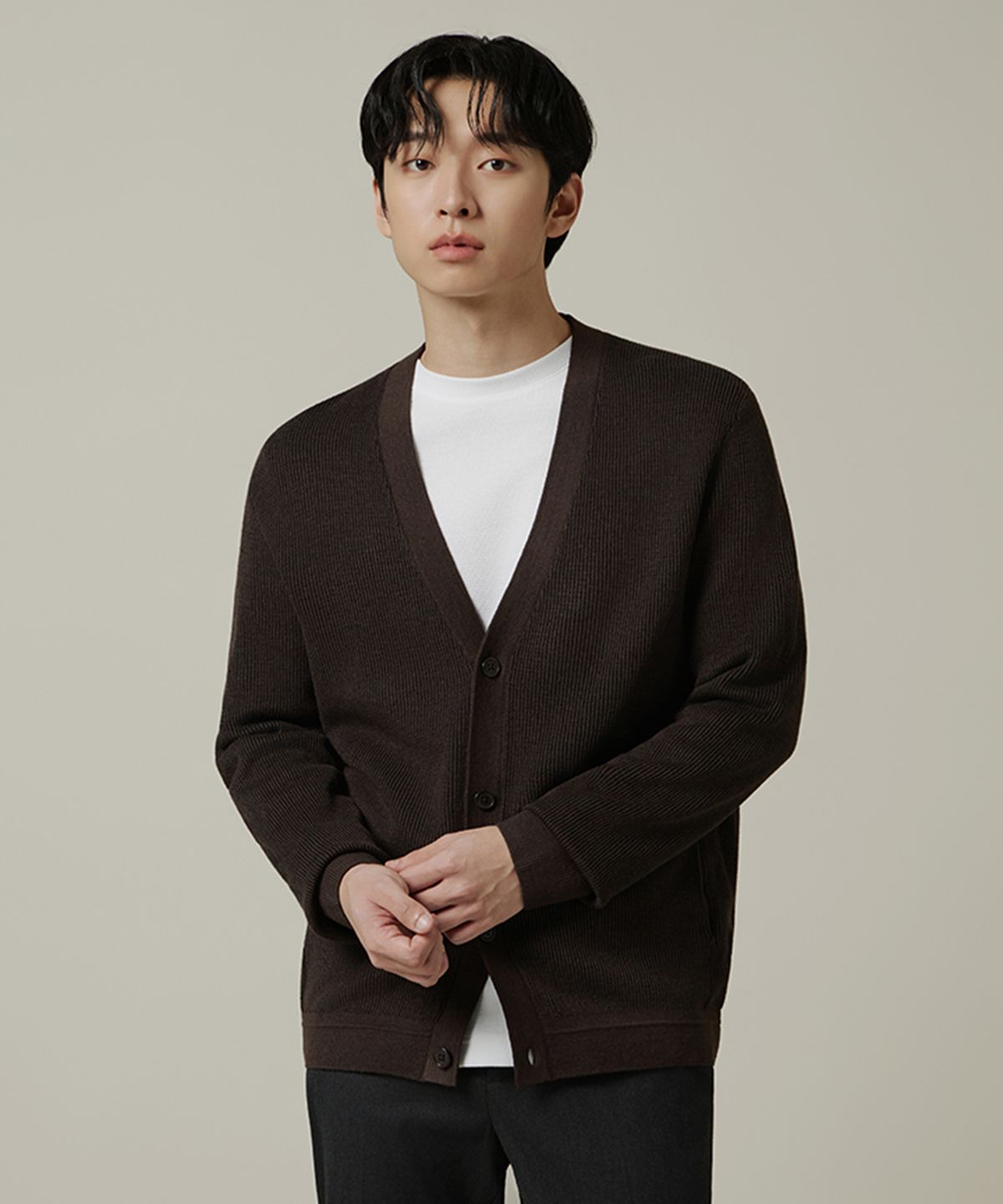 지오지아(ZIOZIA) 남성) 투톤 Y넥 가디건_AEF4EC1101