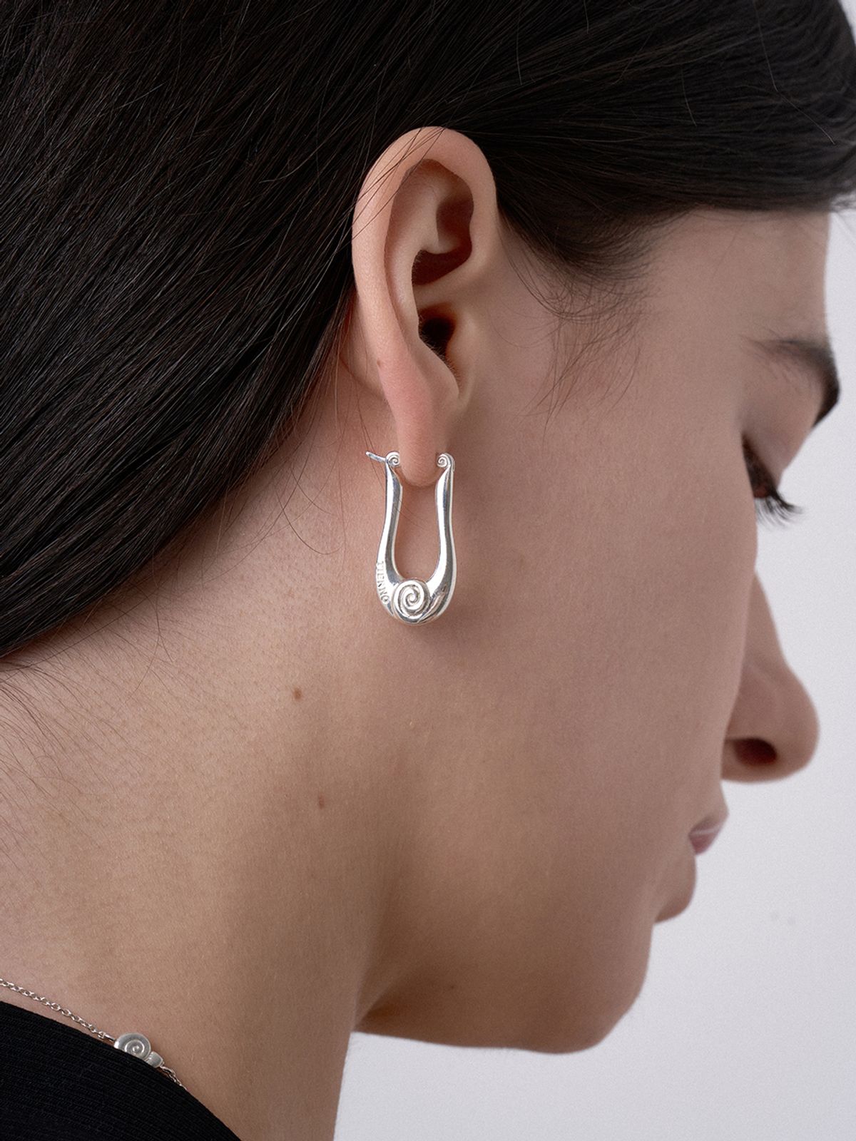티에르노(TIERNO) E.009/SHELL DROP EARRING