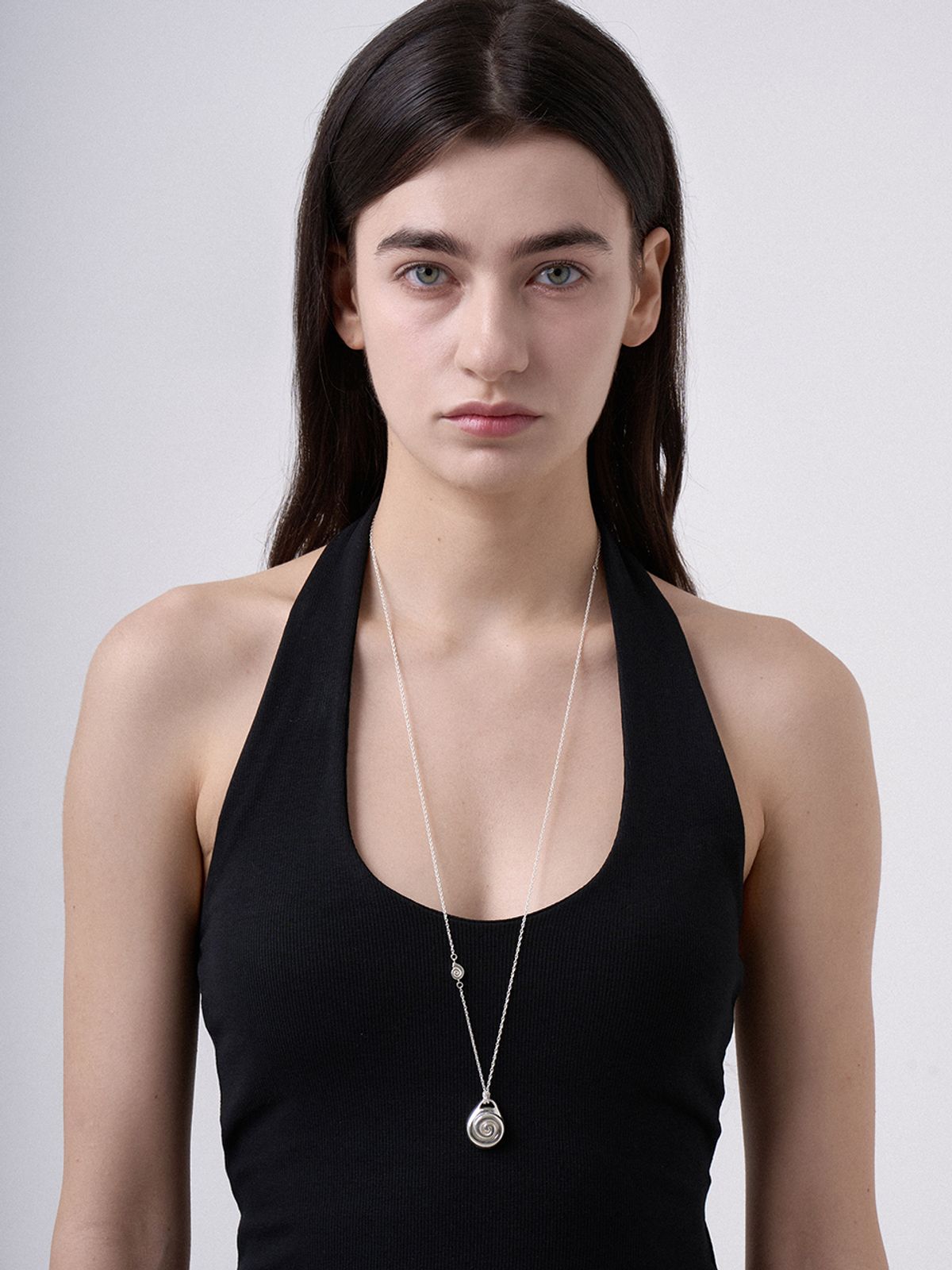 티에르노(TIERNO) N.023/SHELL LONG CHAIN NECKLACE