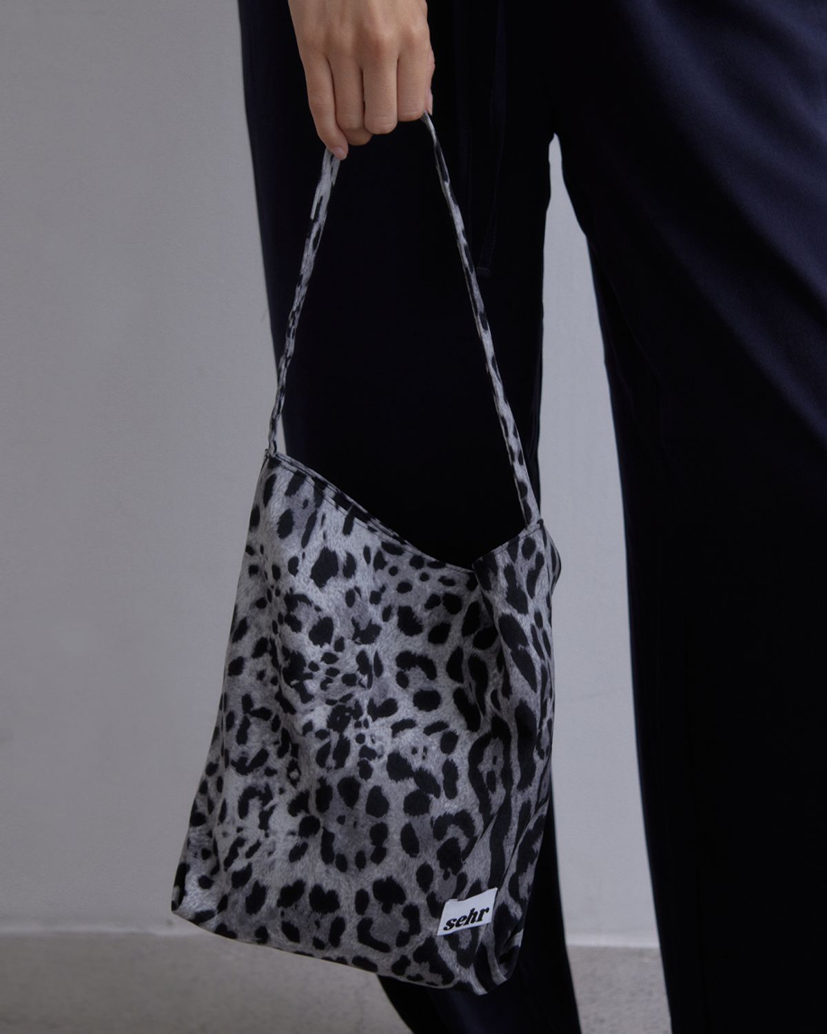 세르(SEHR) Leopard Bucket Bag (DarkGrey)