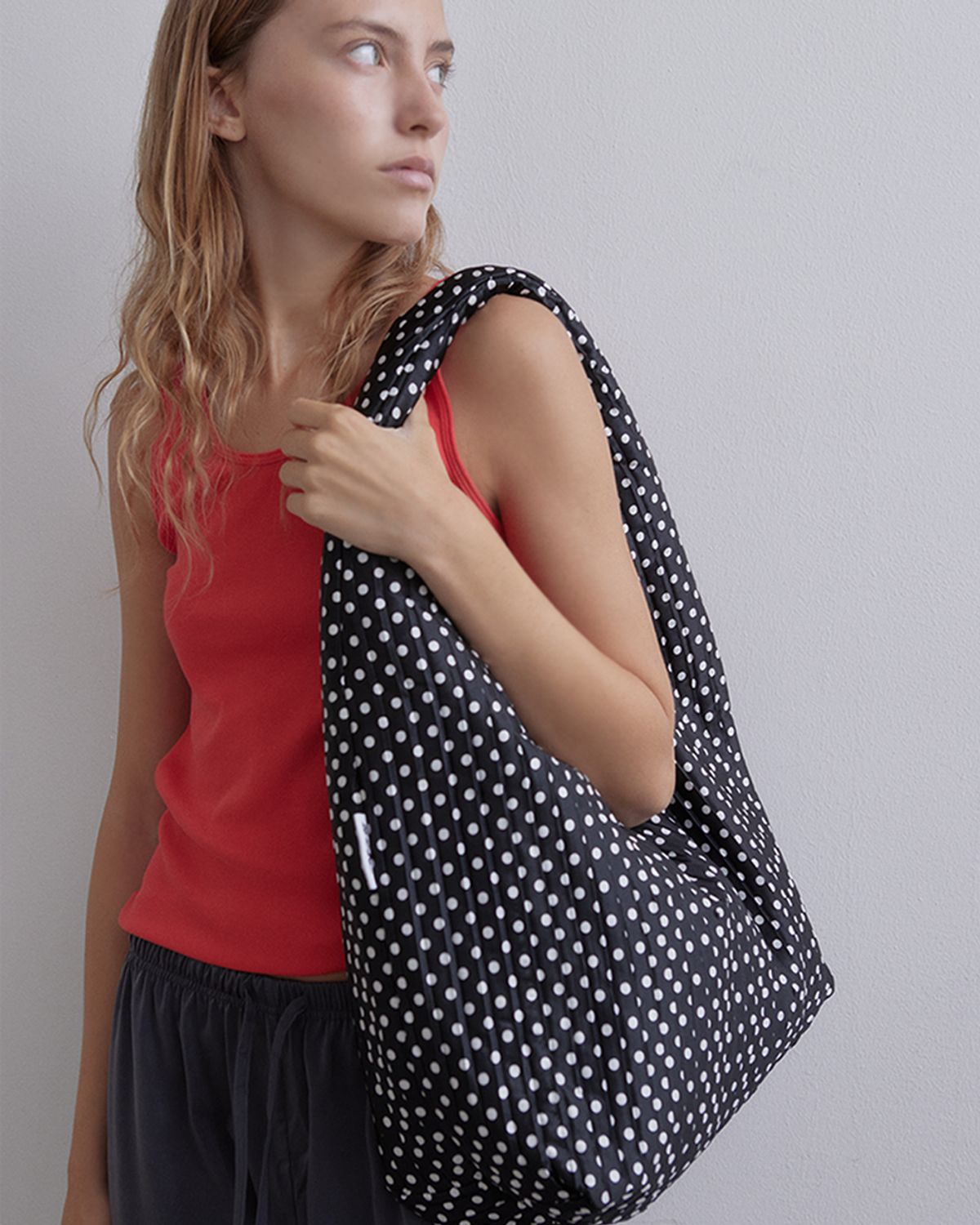 세르(SEHR) Pleats Polka Dot Big Bag (Black)