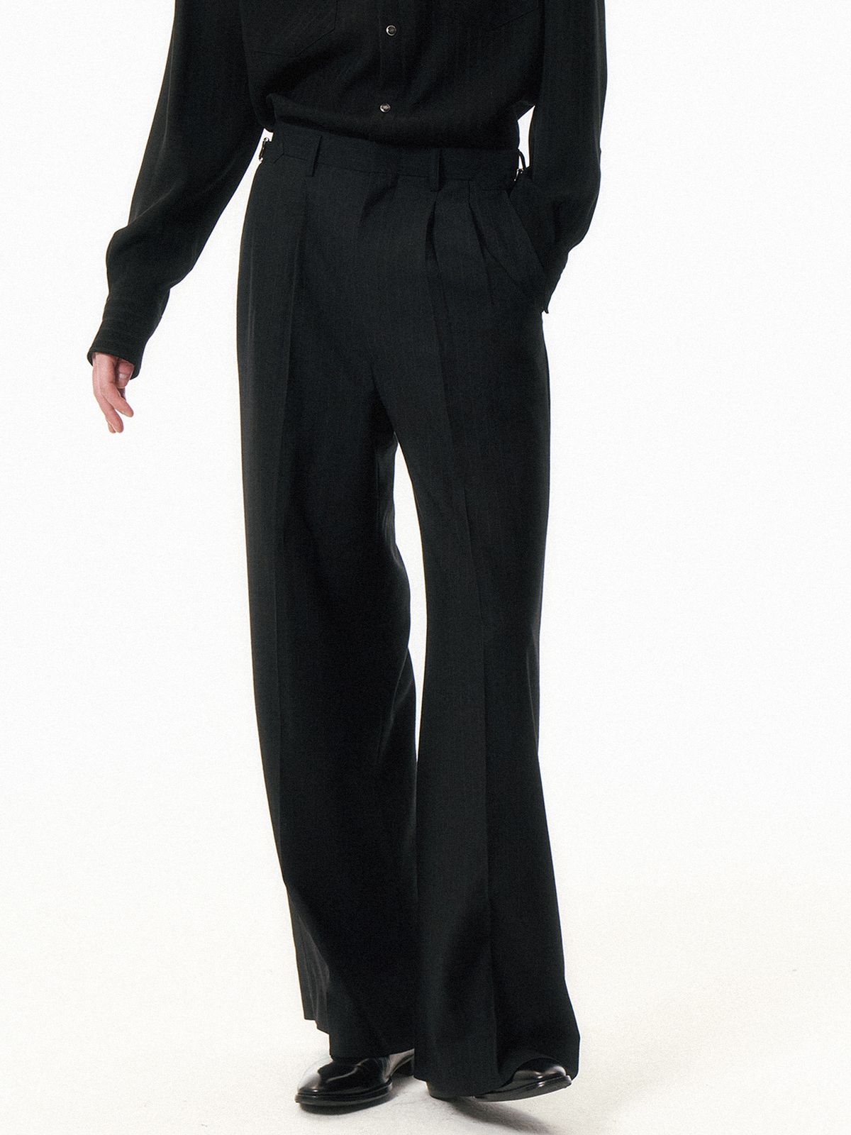 쿠르베(COURBE) High Waist Flare Pinstripes Pants (Black)