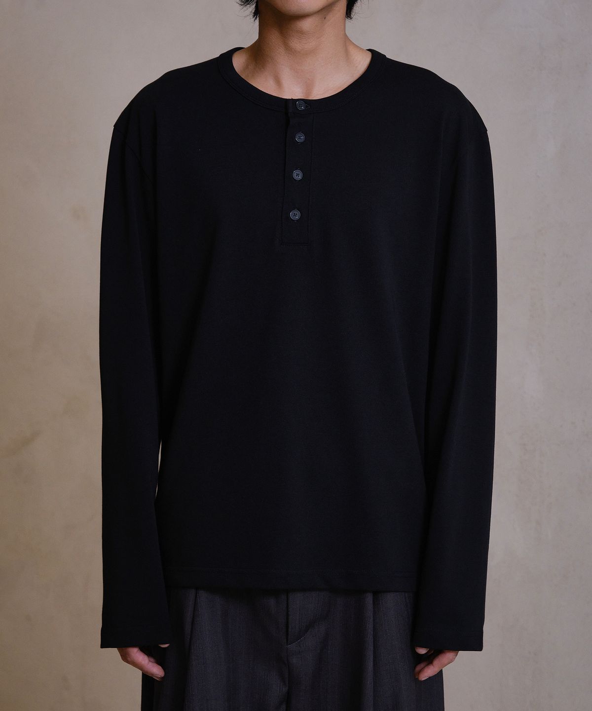 다이브인(DIVEIN) LOOSED HENLEY NECK LONG SLEEVE (BLACK)