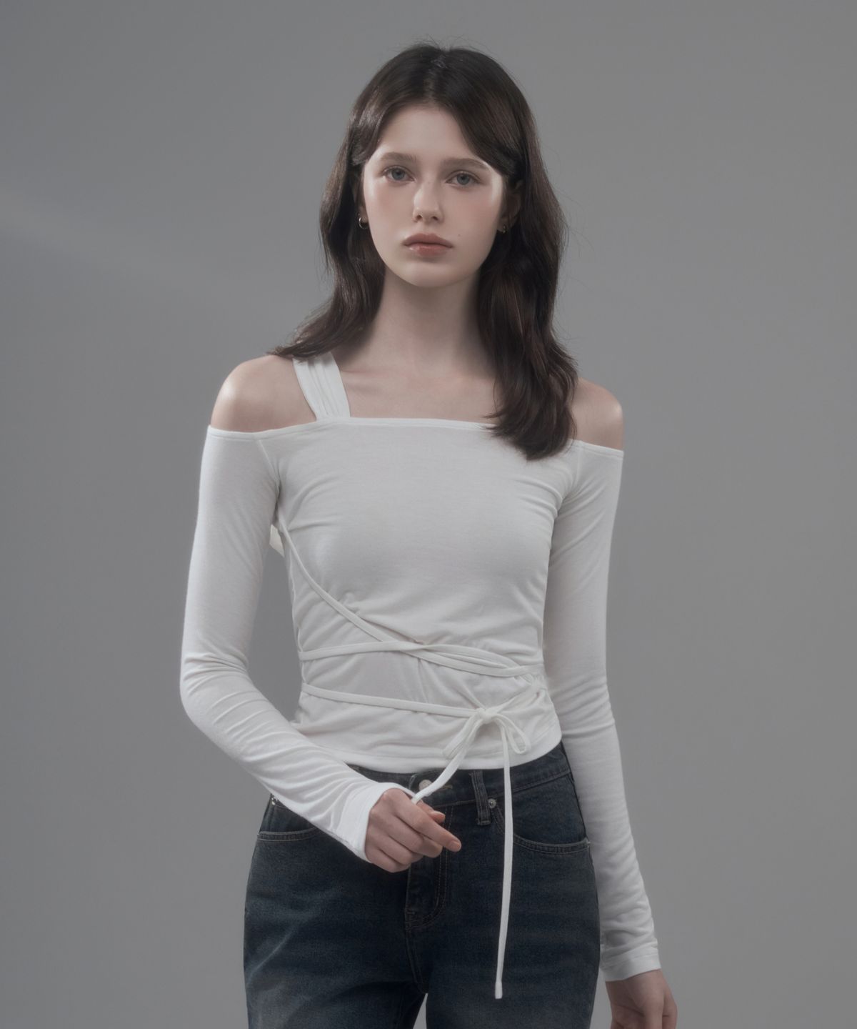 마우솔레움(MAU SOLEUM) Aria Off Shoulder T-Shirt - White
