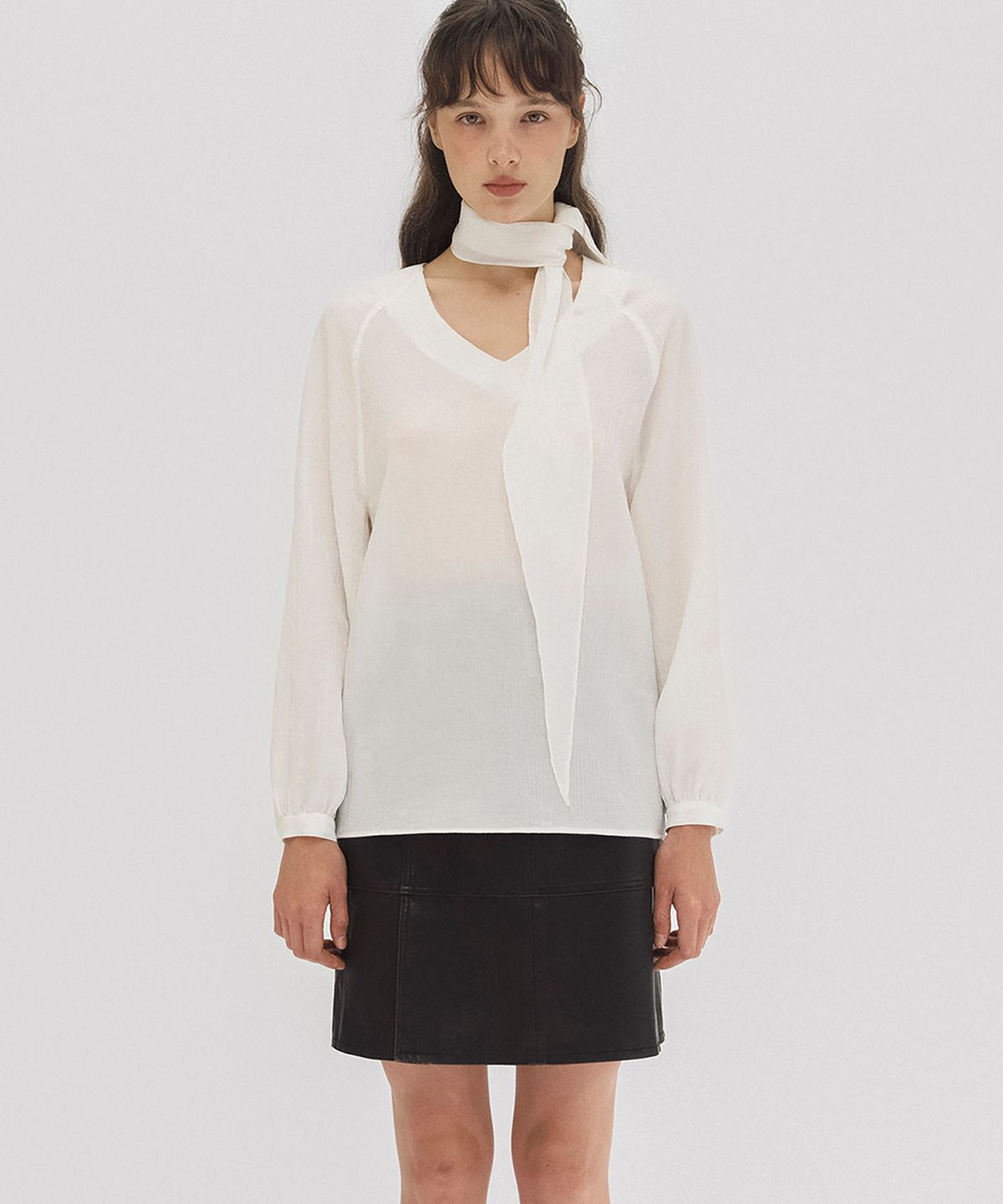 앤니즈(ANDNEEDS) Sasha scarf blouse (ivory)