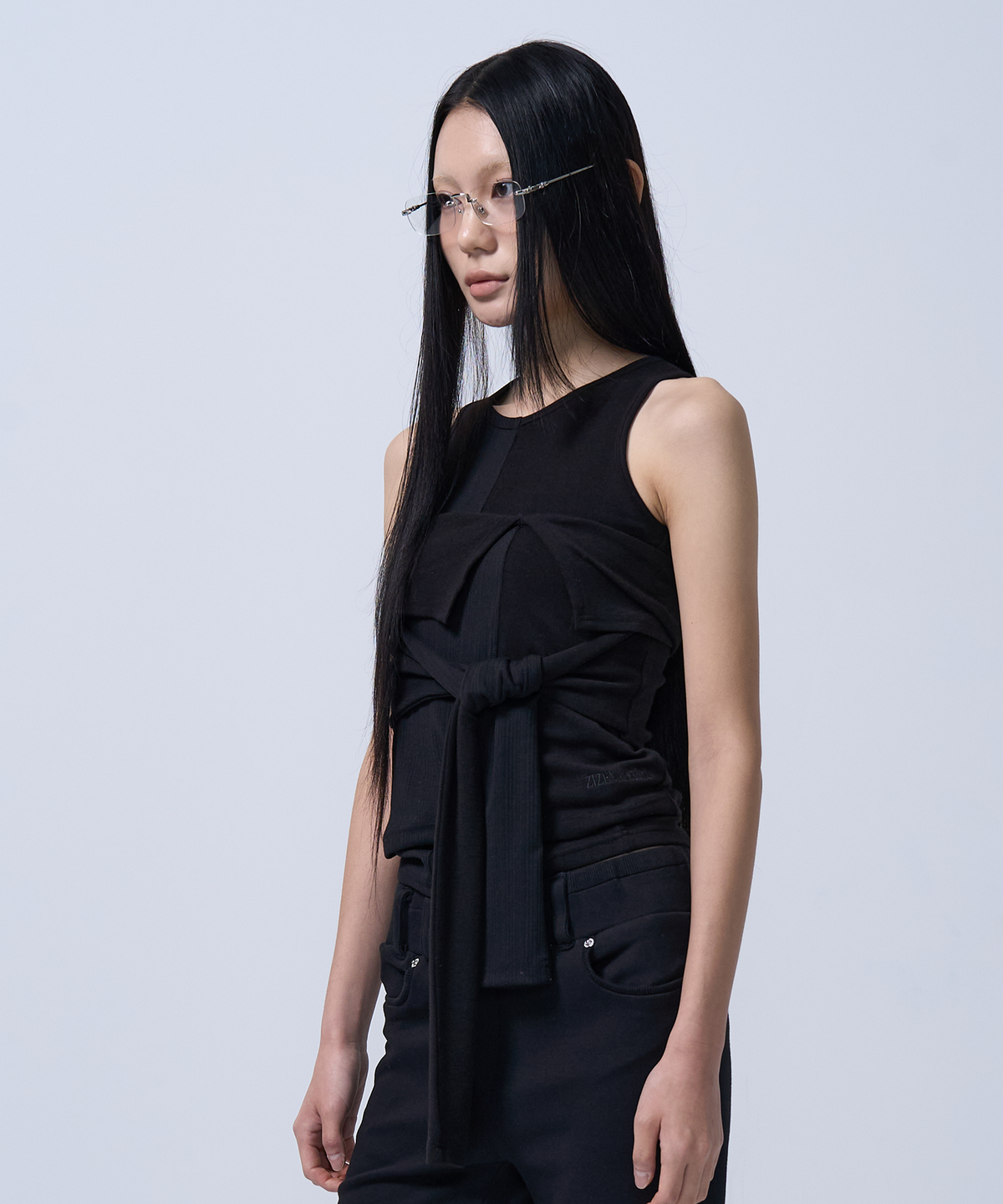 지제뮤지엄(ZIZEMUSEUM) UNBALANCE TUBE TOP (BLACK)