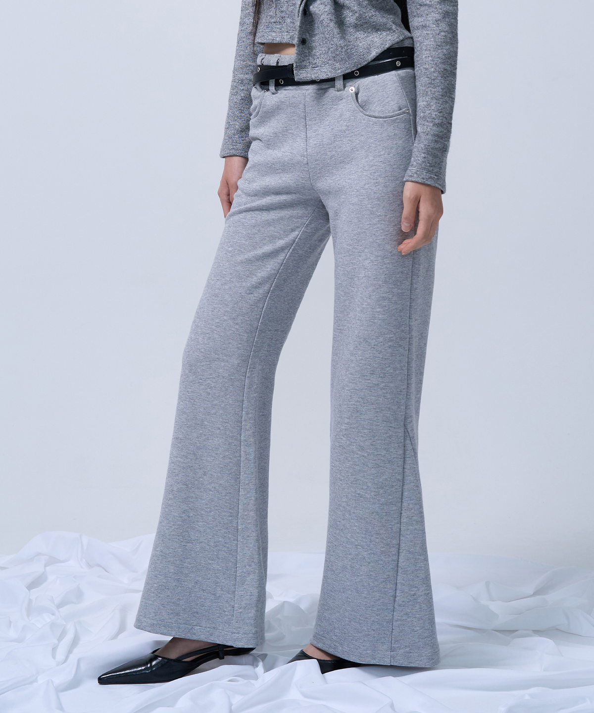 지제뮤지엄(ZIZEMUSEUM) BOOTS CUT SWEAT PANTS (MELANGE GRAY)