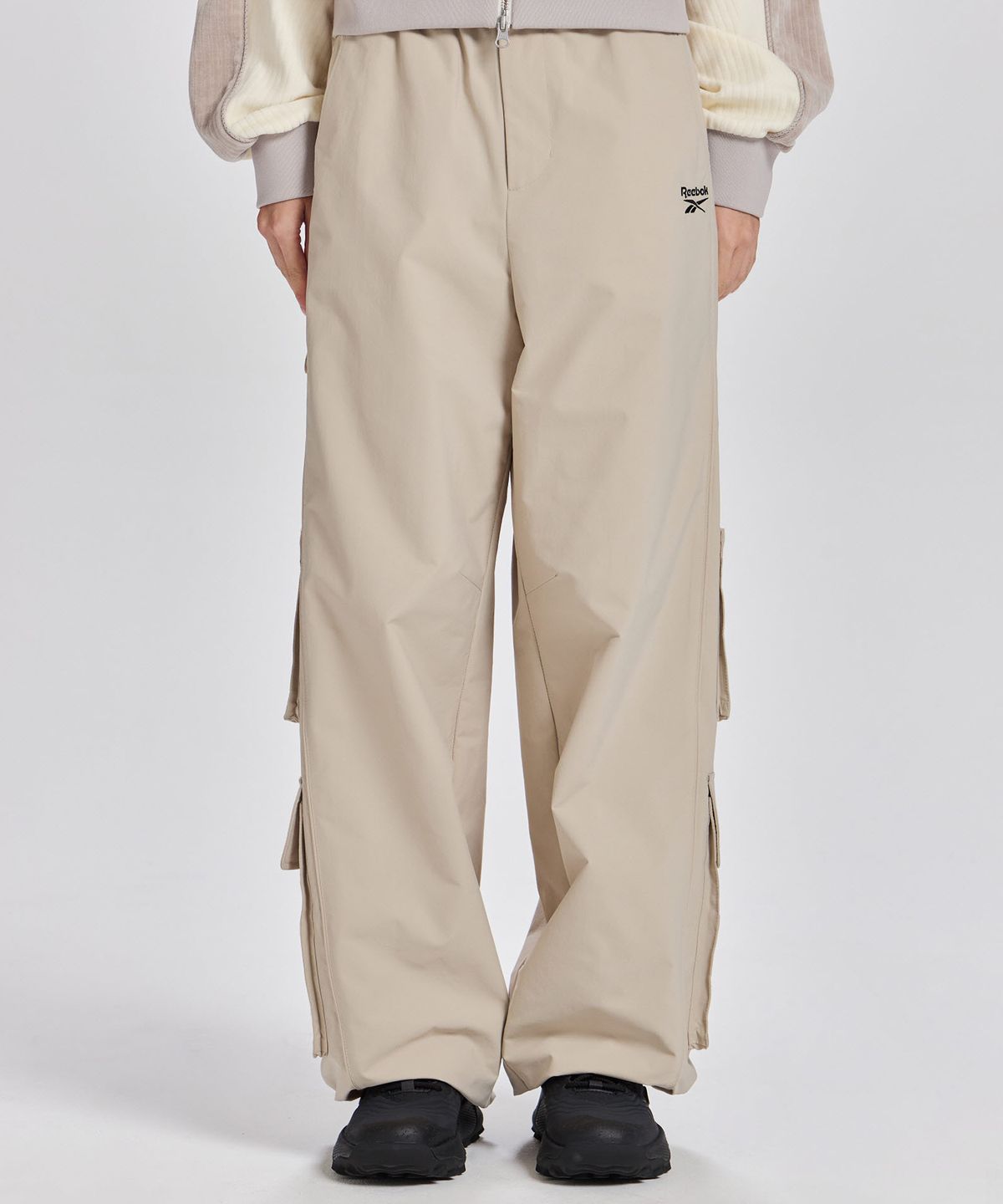 리복(REEBOK) 멀티 포켓 카고 팬츠 (W) - 아이보리