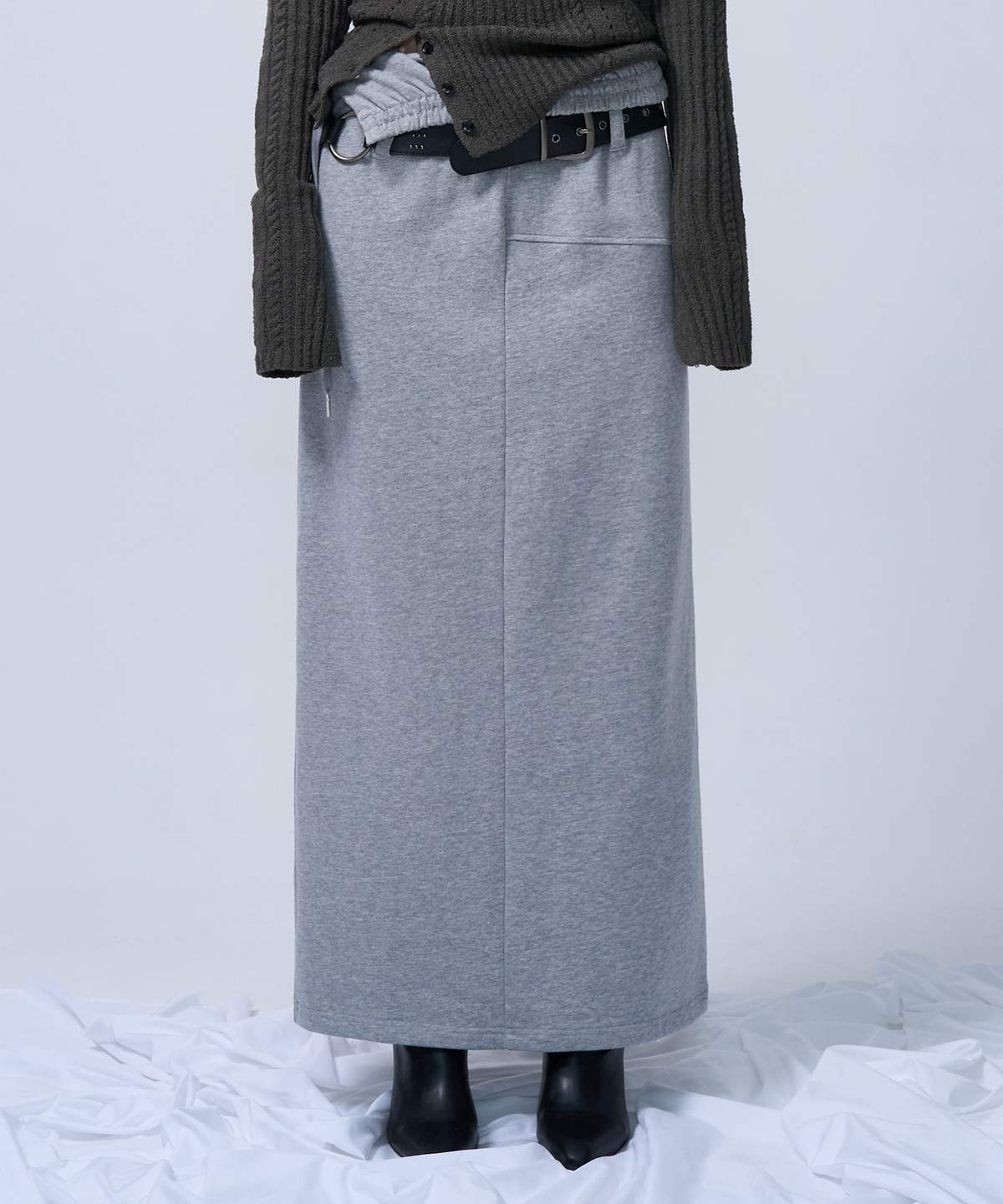 지제뮤지엄(ZIZEMUSEUM) FOLDING WAIST BAND MAXI SKIRT (MELANGE GRAY)