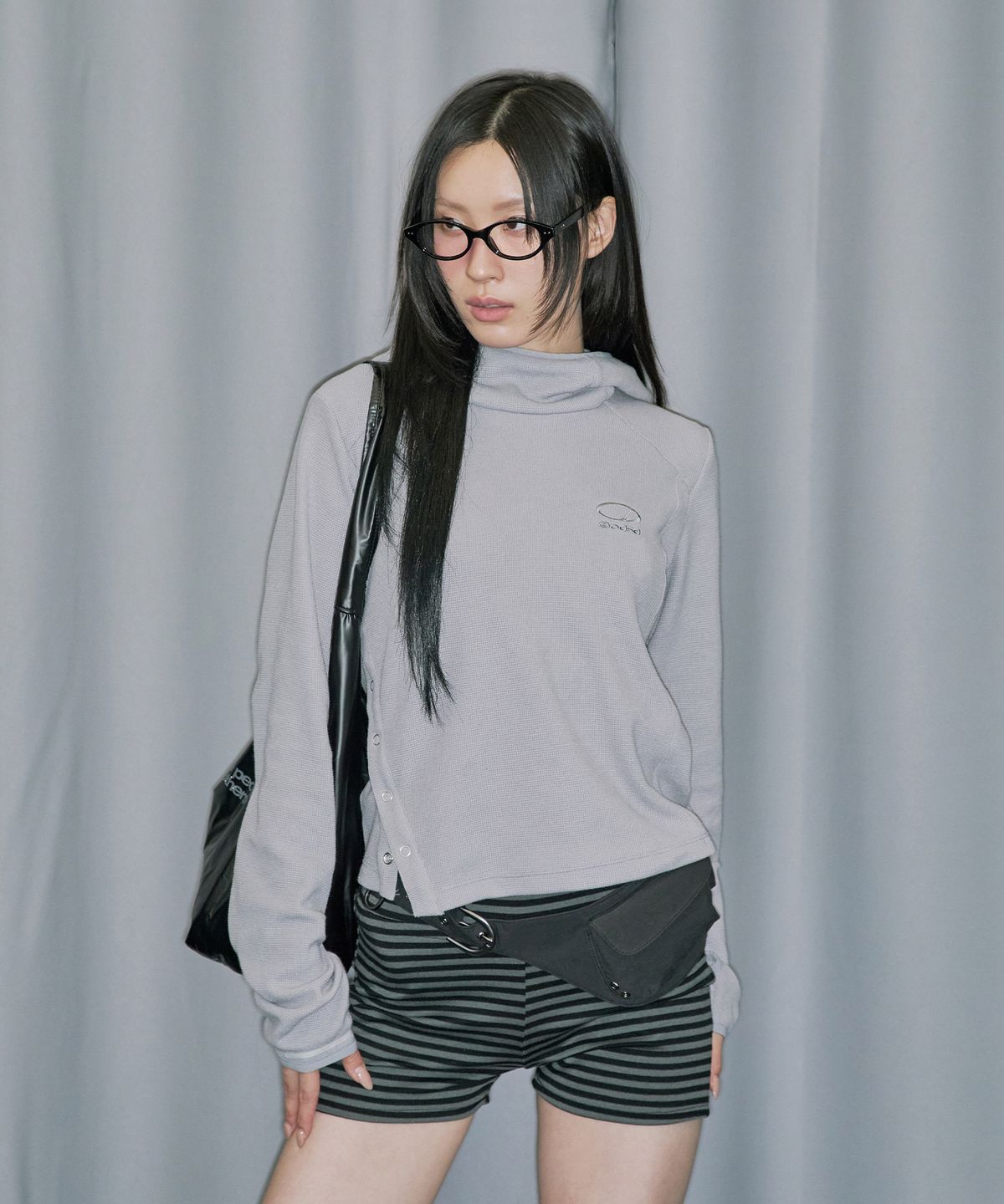 오드스튜디오(ODDSTUDIO) 사이드 스냅 와플 후드 롱슬리브 - LIGHT GRAY