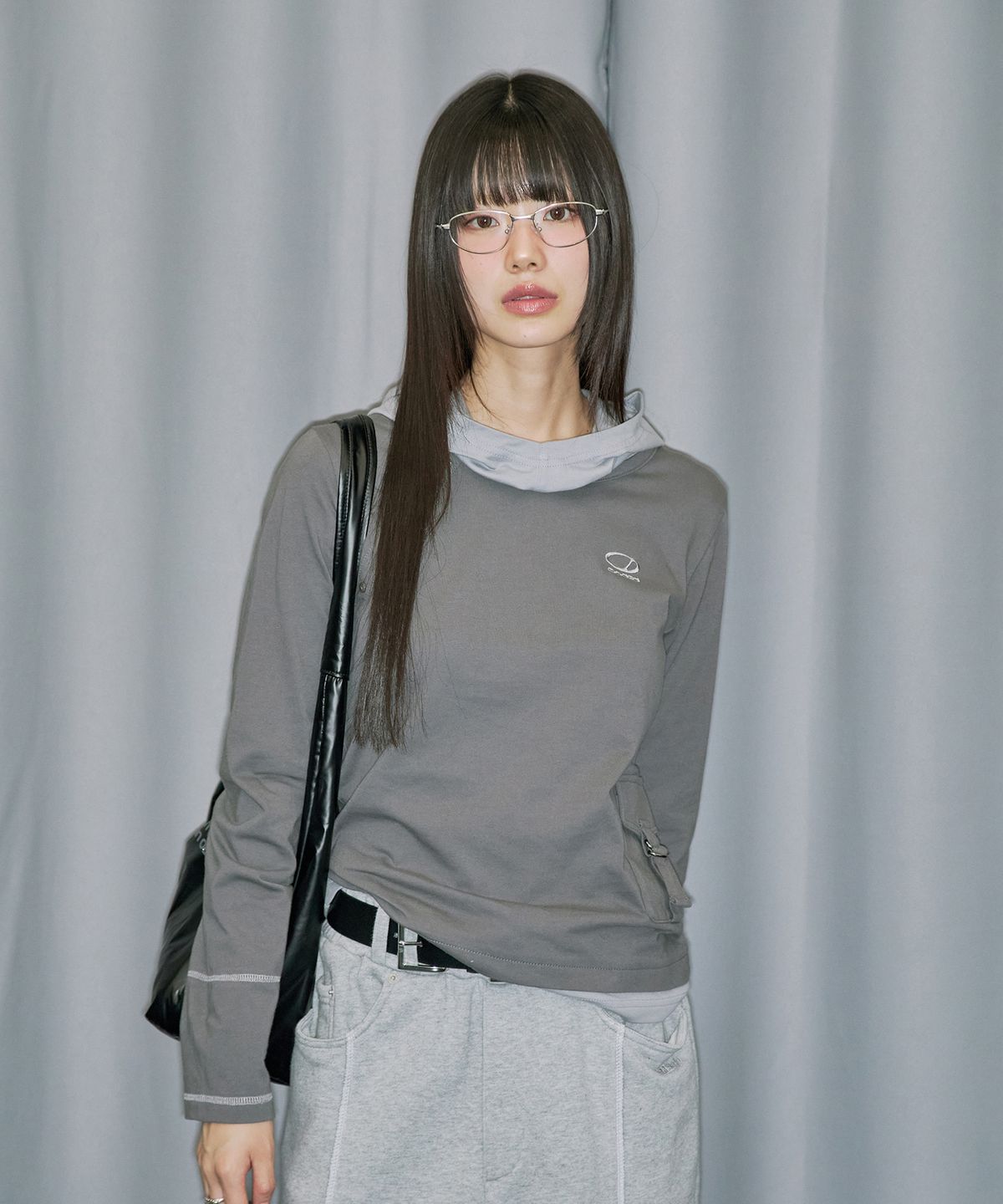 오드스튜디오(ODDSTUDIO) 아웃 포켓 헨리넥 후드 롱슬리브 - LIGHT GRAY