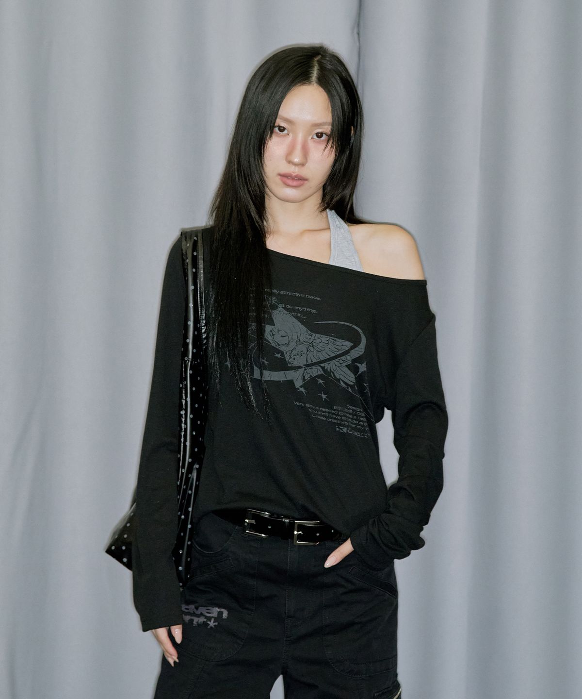 오드스튜디오(ODDSTUDIO) 스타 심볼 루즈핏 보트넥 롱 슬리브 - BLACK