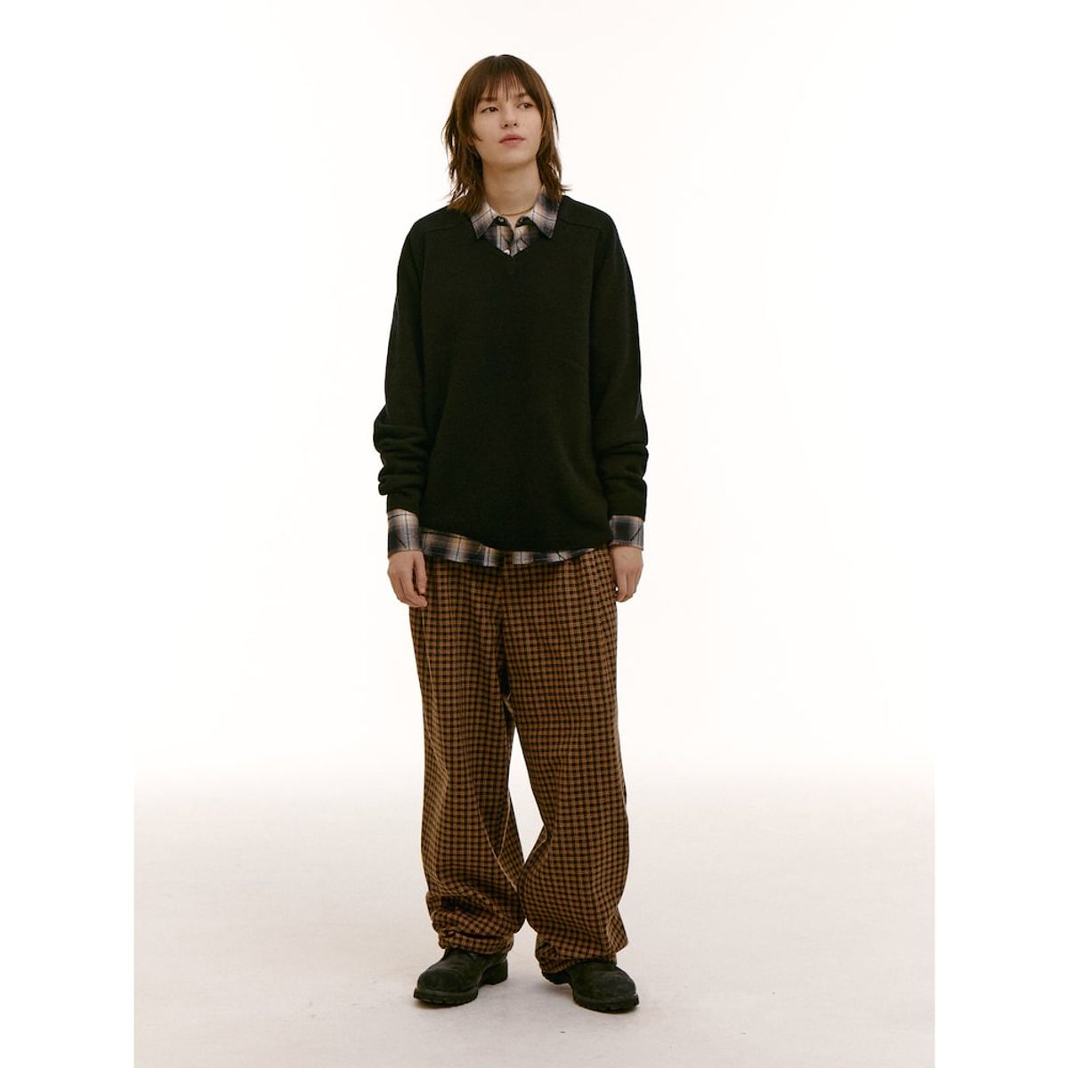 샌드 사운드(SAND SOUND) (UNISEX) 소프트 터치 울 브이넥 스웨터  블랙