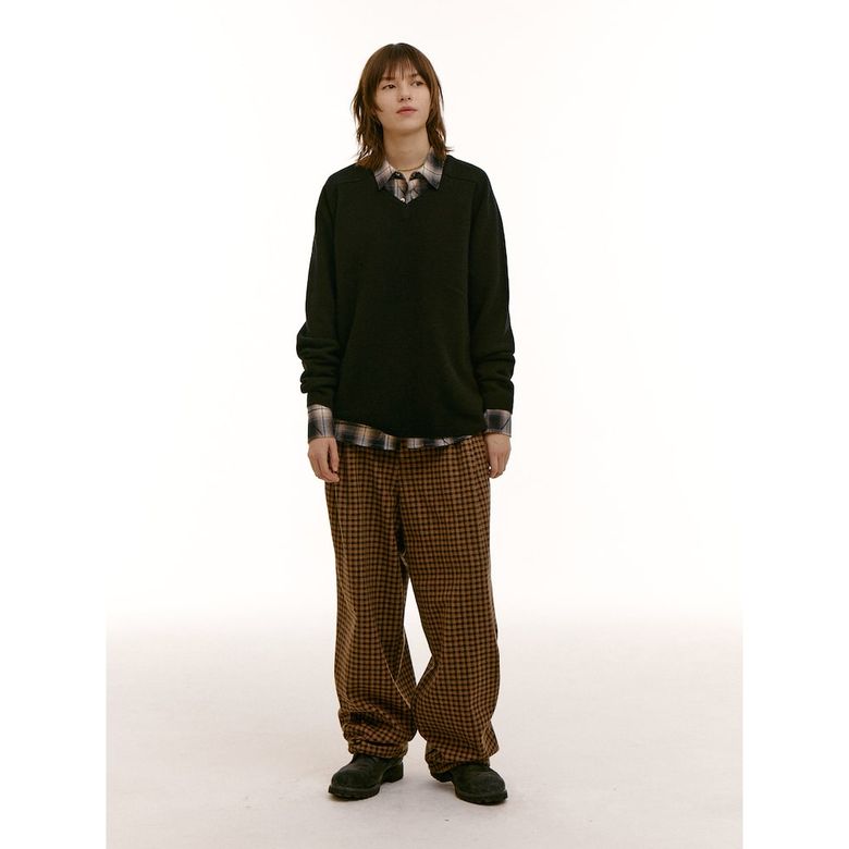 (UNISEX) 소프트 터치 울 브이넥 스웨터  블랙