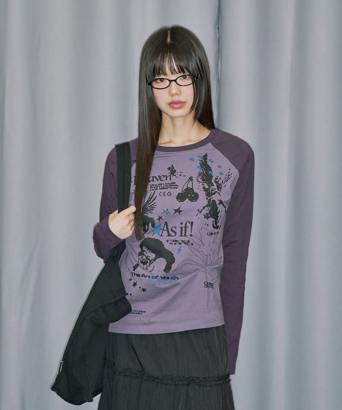 오드스튜디오(ODDSTUDIO) 키치 스템프 핀턱 래글런 롱 슬리브 - GRAY PURPLE