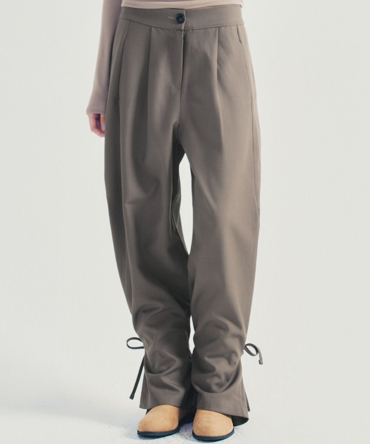 닉앤니콜(NICK&NICOLE) PINTUCK STRAP PANTS_BROWN