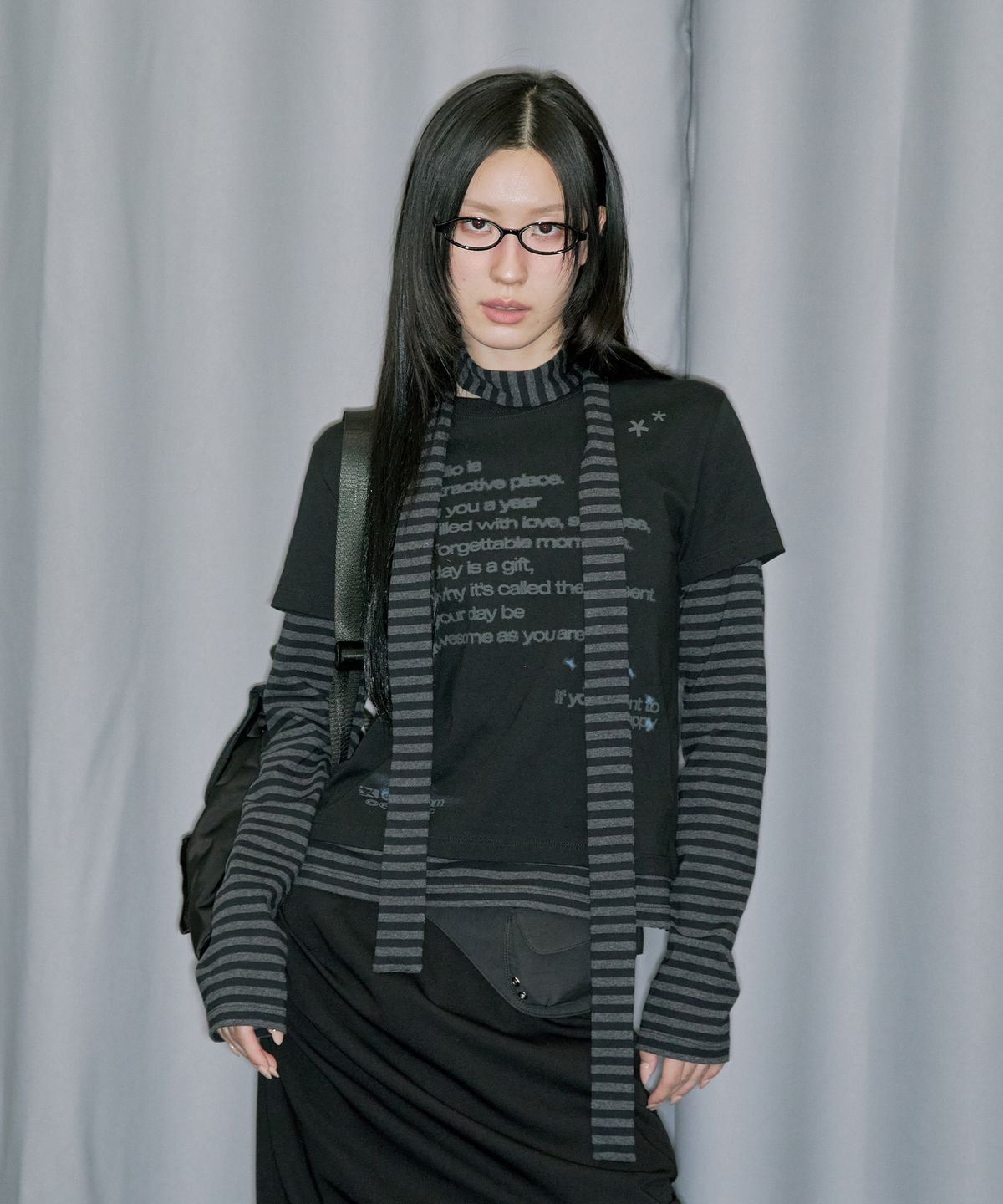 오드스튜디오(ODDSTUDIO) 레이어드 스트라이프 머플러 세트 롱 슬리브 - BLACK