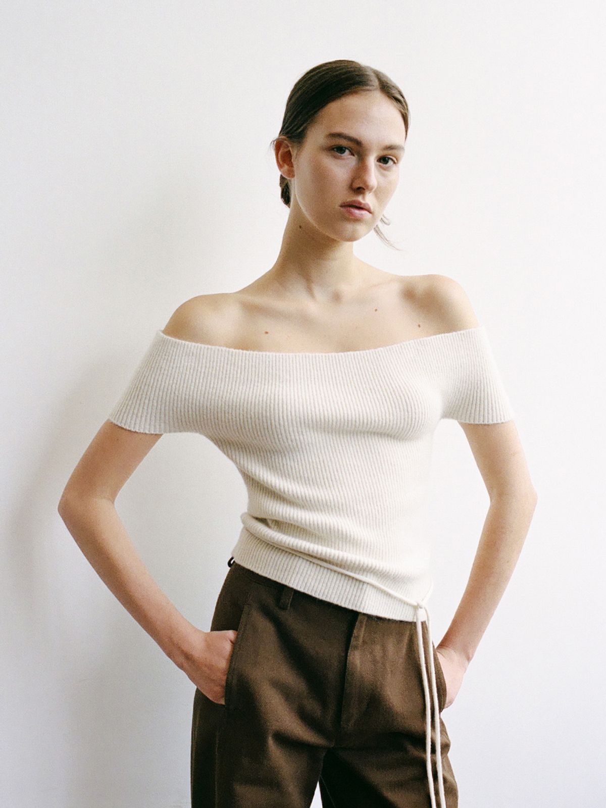 레이스(RRACE) Rib Off Shoulder Top_Ivory