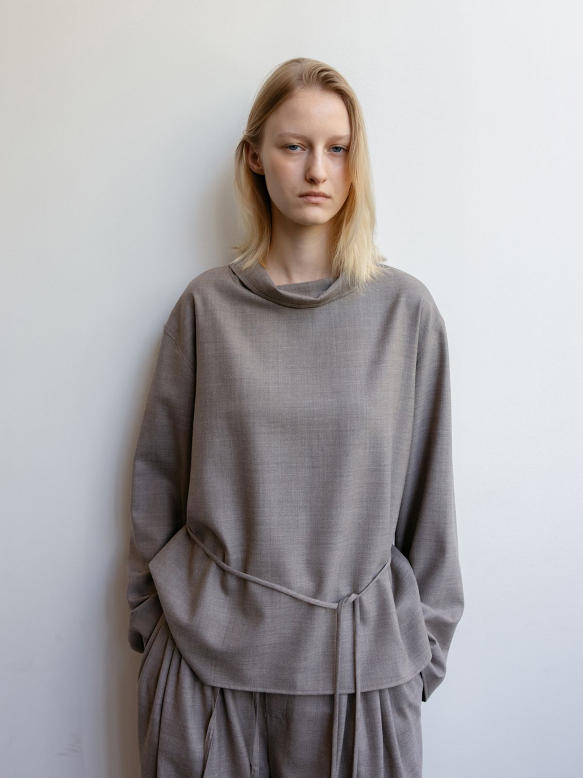 레이스(RRACE) Wool High-neck Blouse_Melange Beige