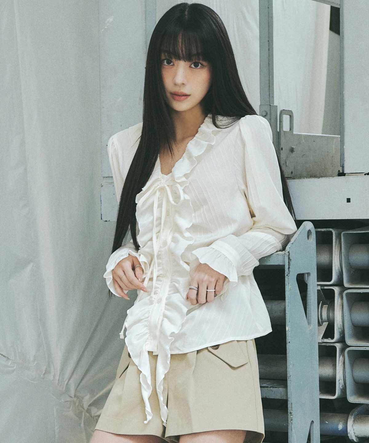 닉앤니콜(NICK&NICOLE) VINTAGE RUFFLE BLOUSE_IVORY
