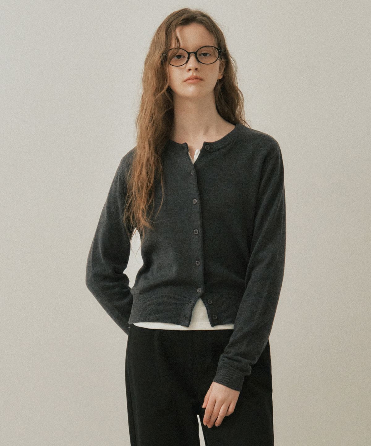웬즈데이오아시스 포 우먼(WEDNESDAYOASISFORWOMEN) 세렌 울 블렌드 니트 가디건_CHARCOAL(WC25-KN66)