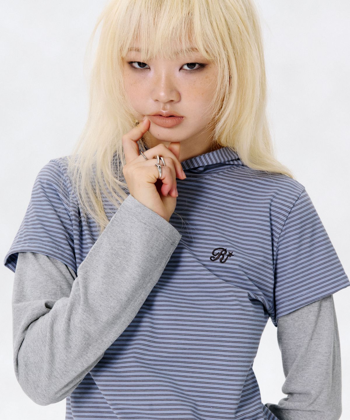 러닝하이(RUNNINGHIGH) 레이어드 슬리브 스트라이프 후드 티 [블루]