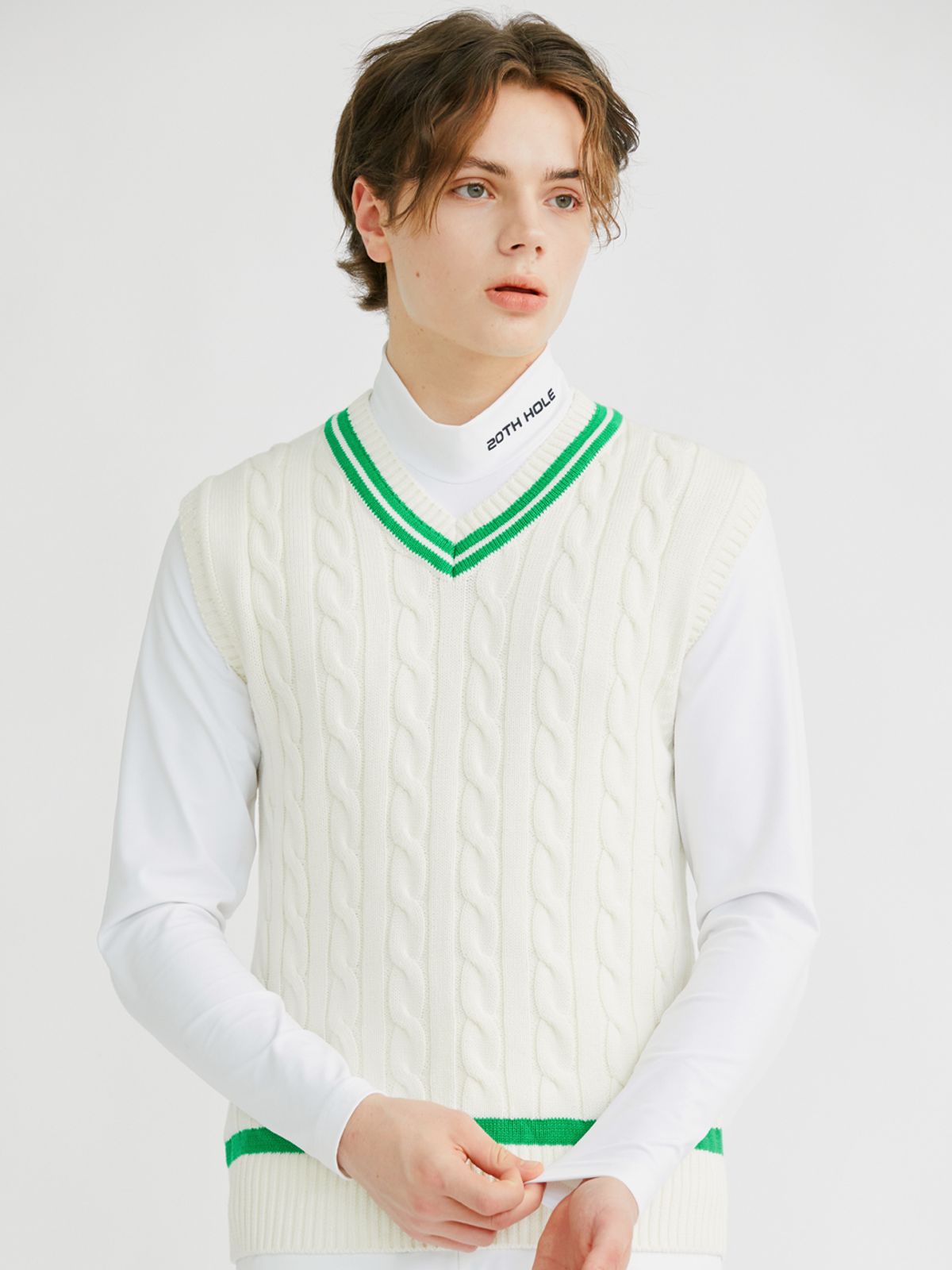 투에니스홀(20TH HOLE) 케이블 배색 브이넥 니트 베스트 [IVORY GREEN]