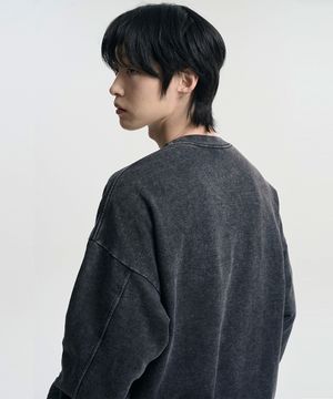 오버핏 피그먼트 맨투맨 스웨트셔츠 차콜