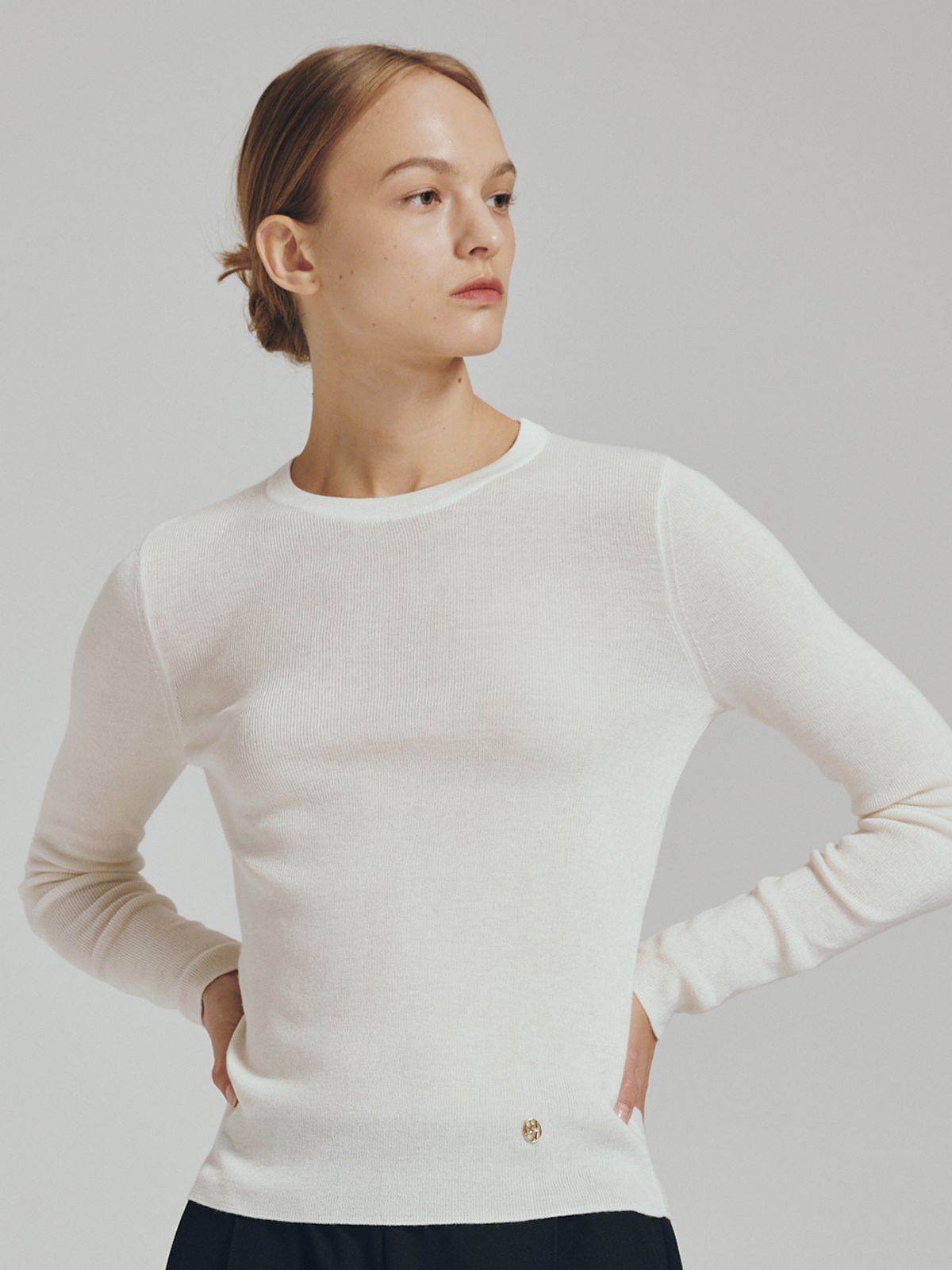 누브(NOUVE) 라운드 넥 울 니트 - 4 컬러 / Round Neck Wool Knit - 4 Color