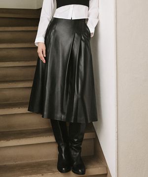 신세틱 소프트 레더 플레어 롱 스커트 [블랙]