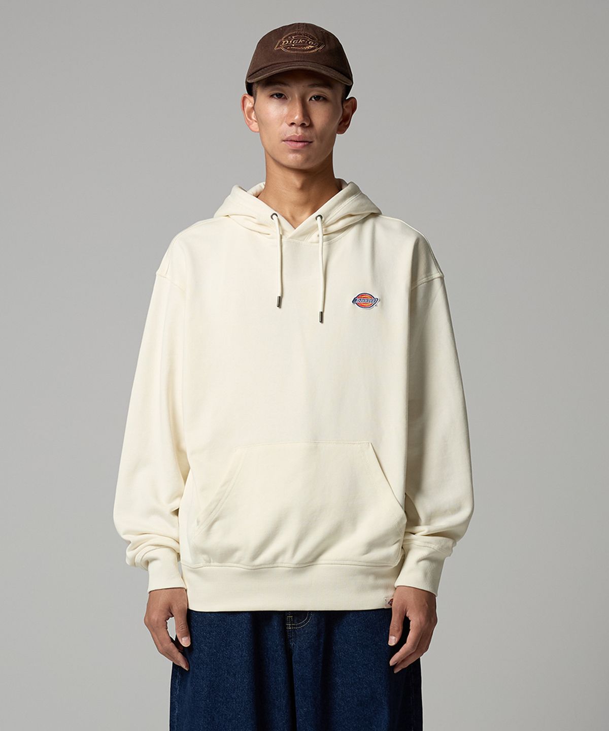 디키즈(DICKIES) 와펜 스몰 로고 후드티 Egret