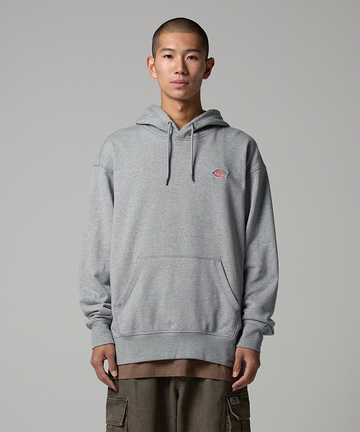 디키즈(DICKIES) 와펜 스몰 로고 후드티 Heather Grey