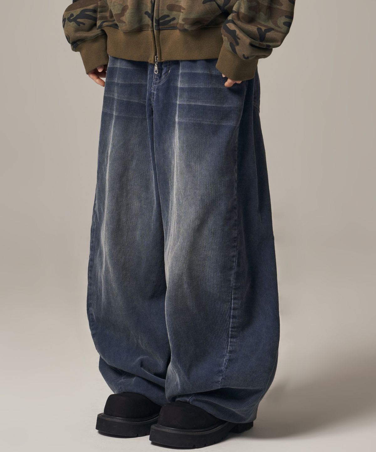 아이돈워너셀(IDWS) Viego Corduroy Balloon Pants Dark Indigo