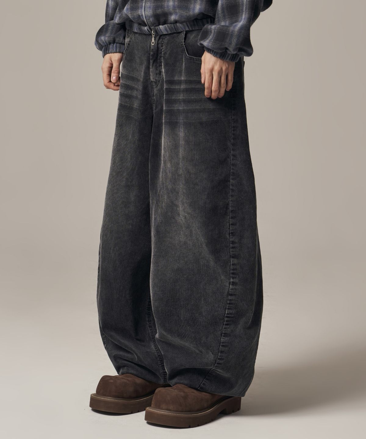 아이돈워너셀(IDWS) Viego Corduroy Balloon Pants Black