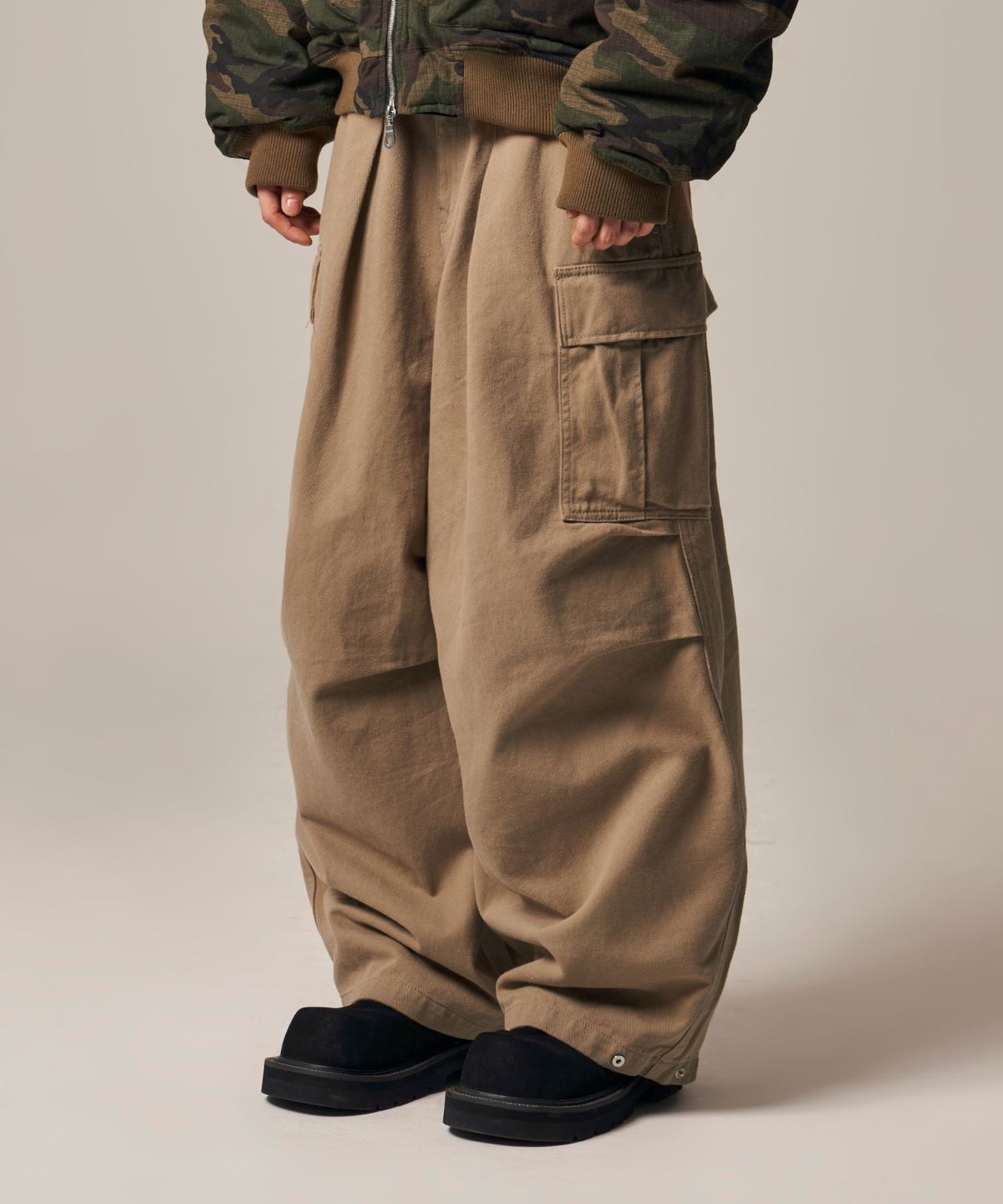 아이돈워너셀(IDWS) Titan Cargo Balloon Pants Beige