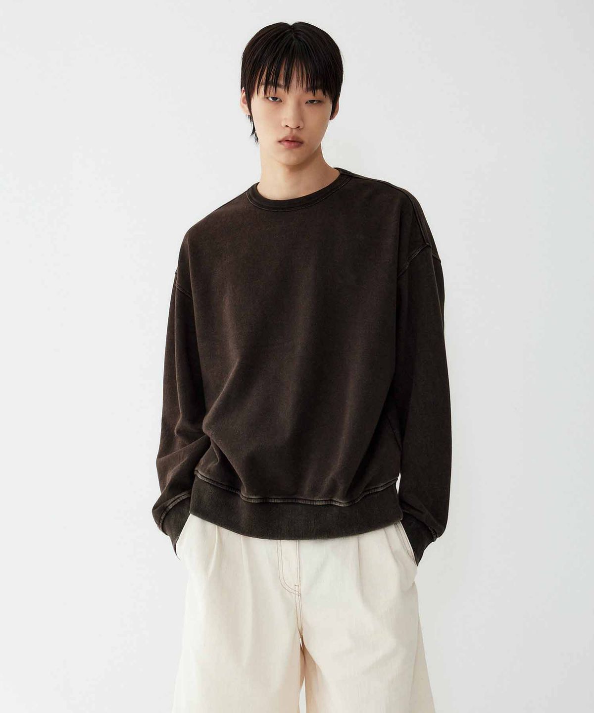 스튜디오 톰보이(STUDIO TOMBOY) [MEN] 피그먼트 워싱 맨투맨_다크 그레이 9155422205