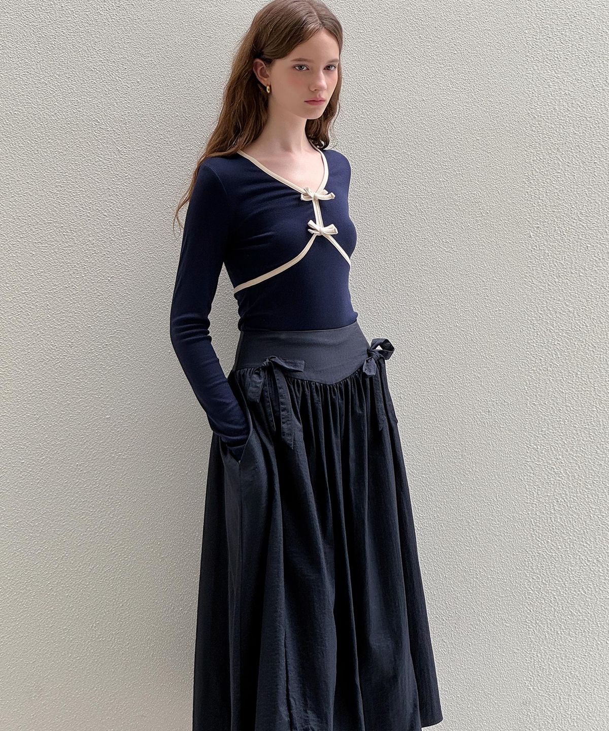 로트르드민(LAUTREDE MIN) Shirring Ribbon Navy skirt