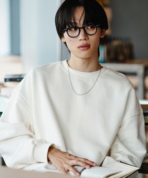 데이컷 크롭 오버핏 맨투맨 크림 KJMT2648