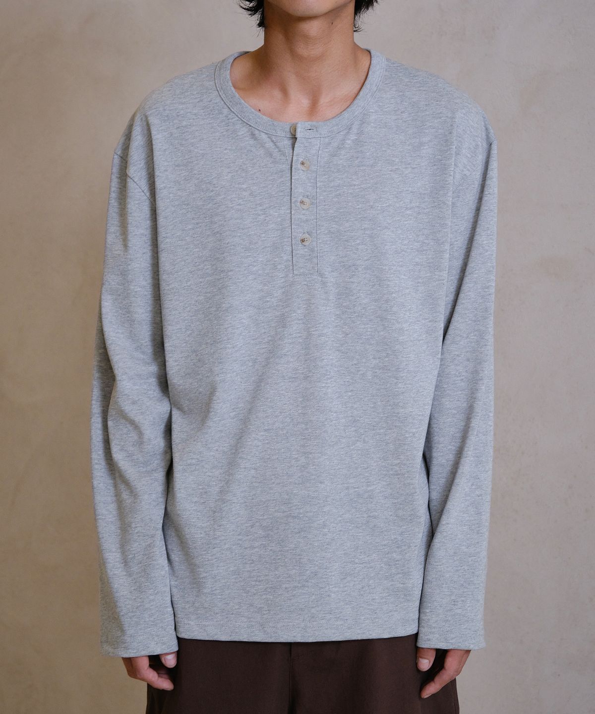 다이브인(DIVEIN) LOOSED HENLEY NECK LONG SLEEVE (MELANGE GRAY)