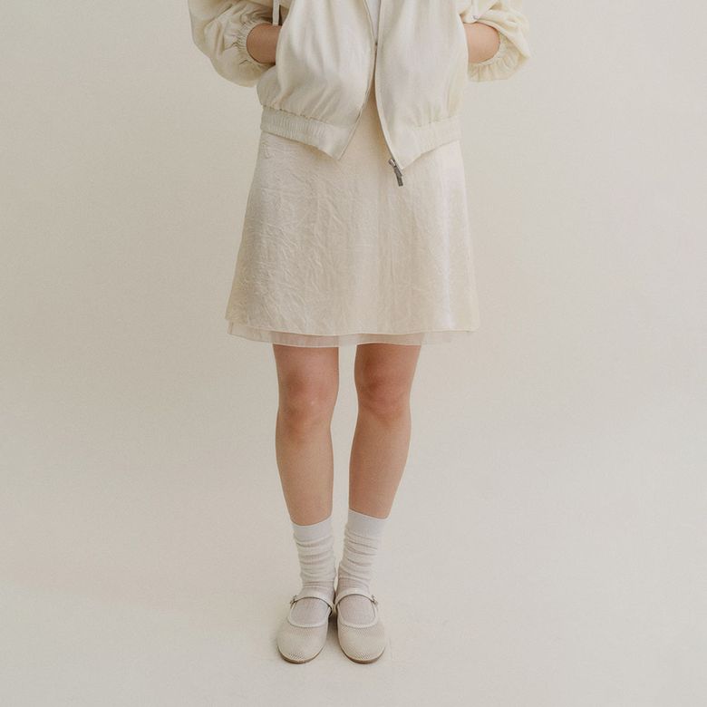 GLIMMER MINI SATIN SKIRT (CREAM)